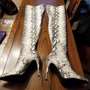 STEVE MADDEN ABOVE THE KNEE BOOTS